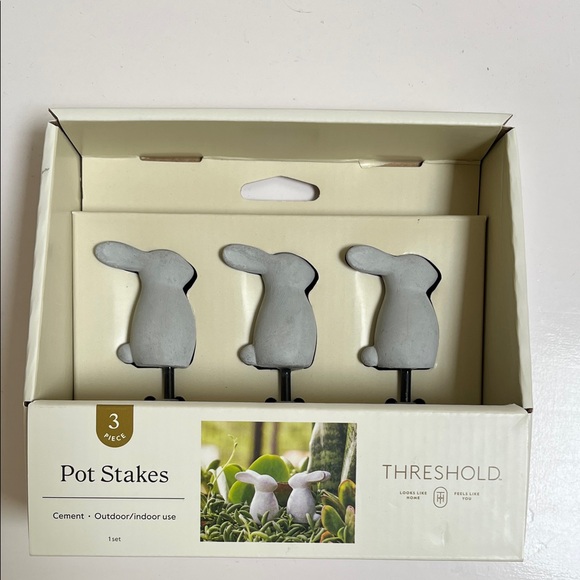 🐰Threshold Rabbit Pot Stakes - Picture 1 of 3